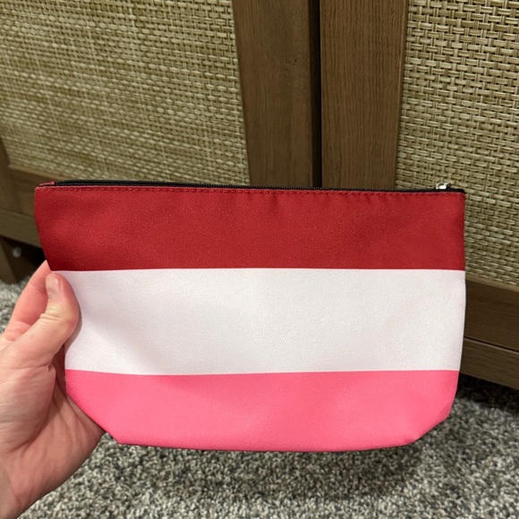 Clinique x Kate Spade Cosmetic Bag and Lip Stick Set - Picture 5 of 10